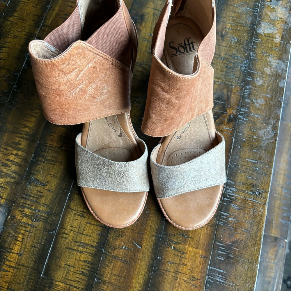 Sofft Tan and light gold Women's Sandals